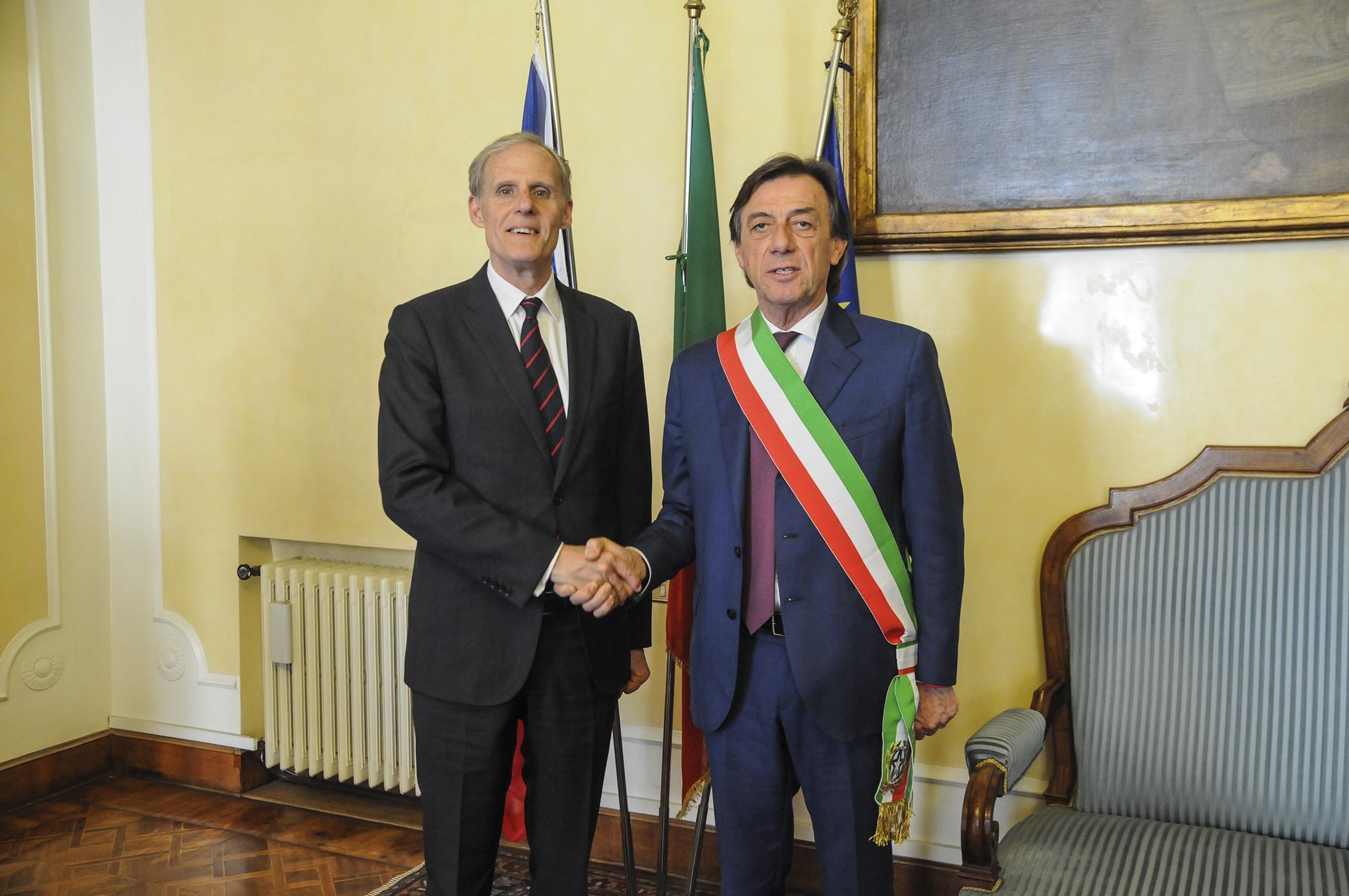 sindaco e ambasciatore di francia