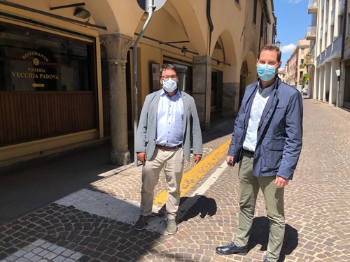 gli assessori Antonio Bressa e Andrea Ragona in via Zabarella